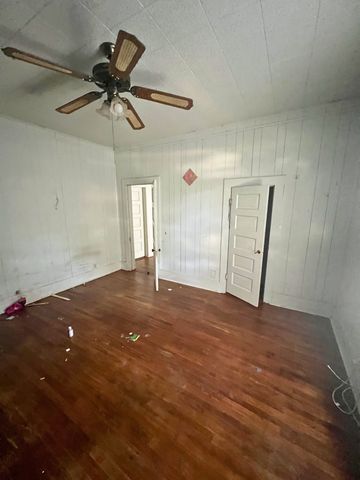 728 Ritchey Street, Gainesville, TX 76240