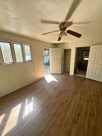 728 Ritchey Street, Gainesville, TX 76240