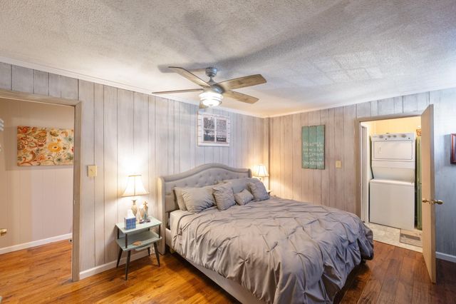 982 LOST CREEK BOAT DK RD, Decaturville, TN 38329