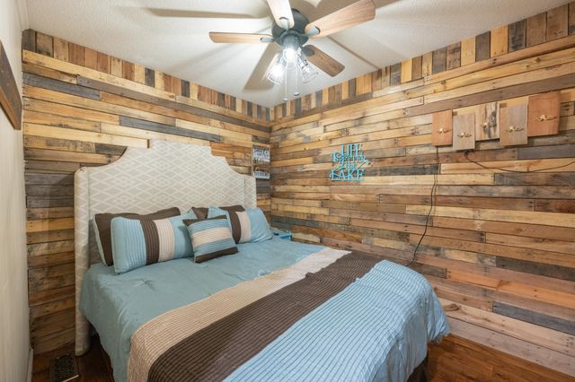 982 LOST CREEK BOAT DK RD, Decaturville, TN 38329