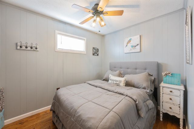 982 LOST CREEK BOAT DK RD, Decaturville, TN 38329