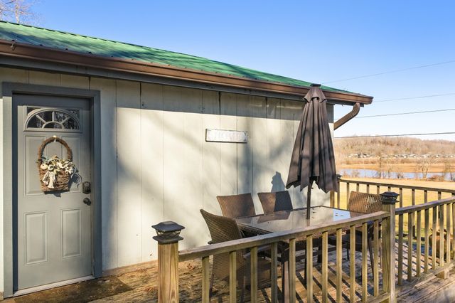 982 LOST CREEK BOAT DK RD, Decaturville, TN 38329