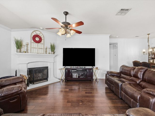 211 Carriage Drive, Willow Park, TX 76087