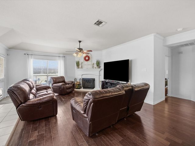 211 Carriage Drive, Willow Park, TX 76087