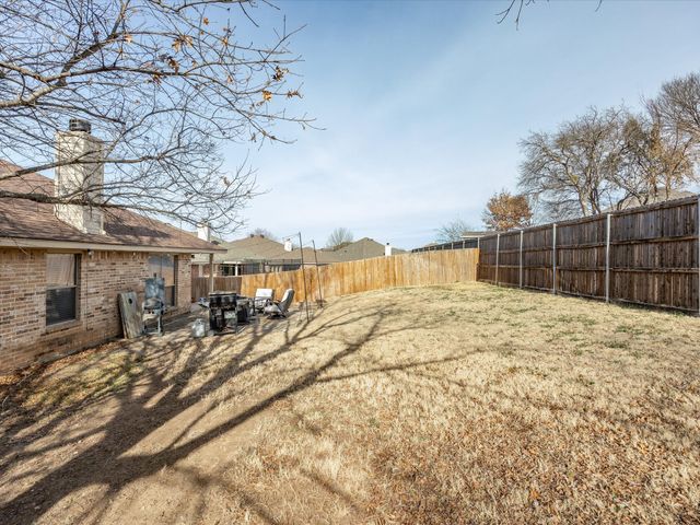211 Carriage Drive, Willow Park, TX 76087