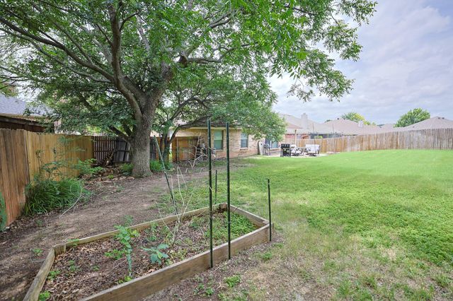 211 Carriage Drive, Willow Park, TX 76087