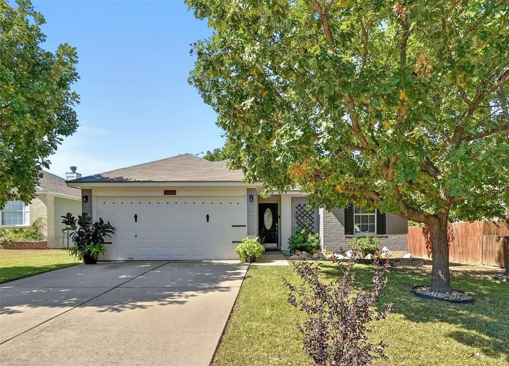 711 Maplecreek DR, Leander, TX 78641