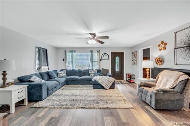 612 N Blacks Corners Road, Imlay City, MI 48444