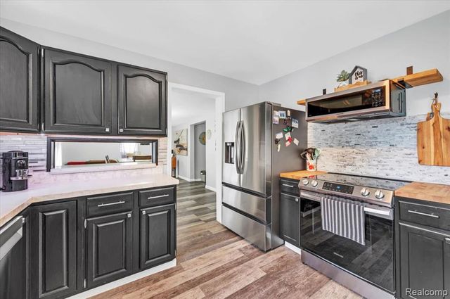 612 N Blacks Corners Road, Imlay City, MI 48444