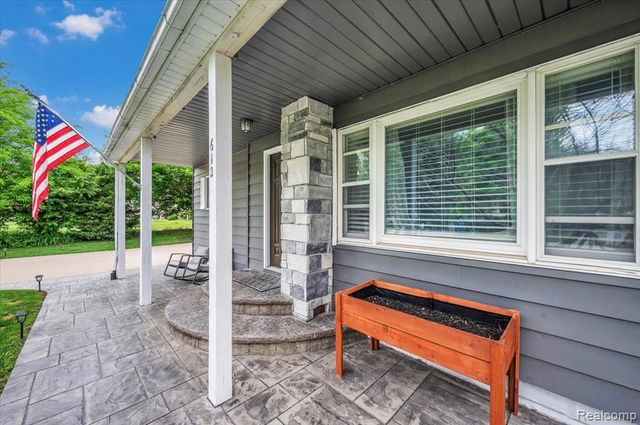 612 N Blacks Corners Road, Imlay City, MI 48444