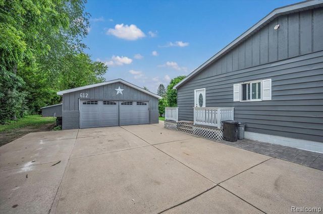 612 N Blacks Corners Road, Imlay City, MI 48444