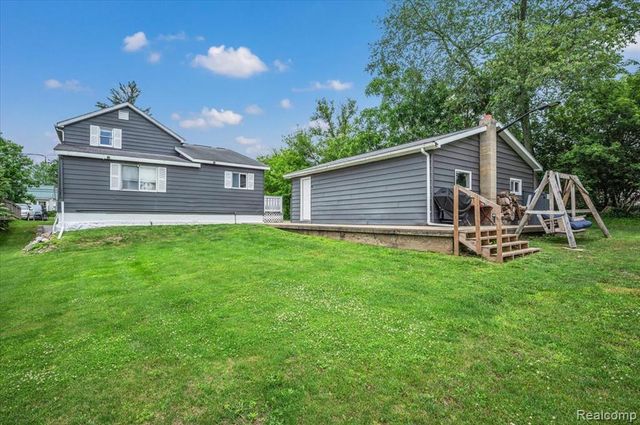 612 N Blacks Corners Road, Imlay City, MI 48444