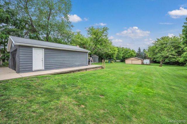 612 N Blacks Corners Road, Imlay City, MI 48444