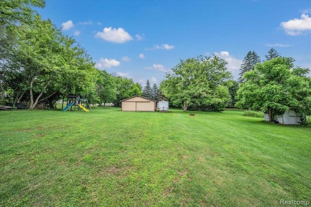 612 N Blacks Corners Road, Imlay City, MI 48444
