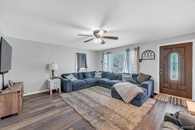 612 N Blacks Corners Road, Imlay City, MI 48444