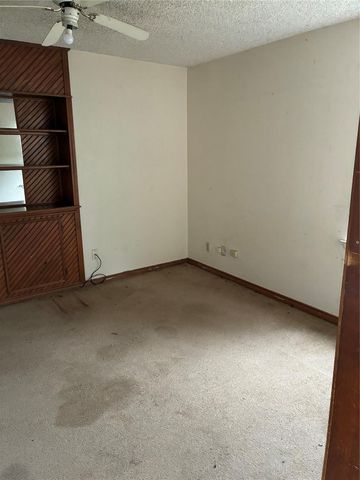 104 Sabine, Huntsville, TX 77320