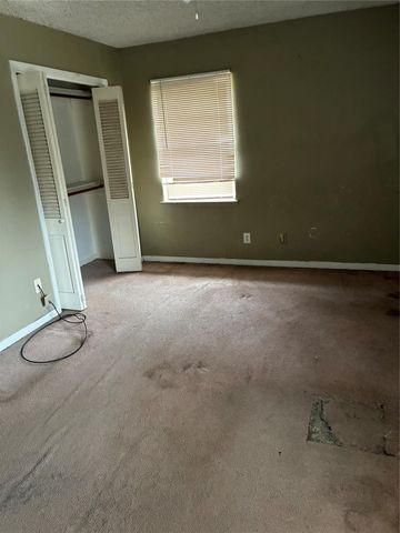 104 Sabine, Huntsville, TX 77320