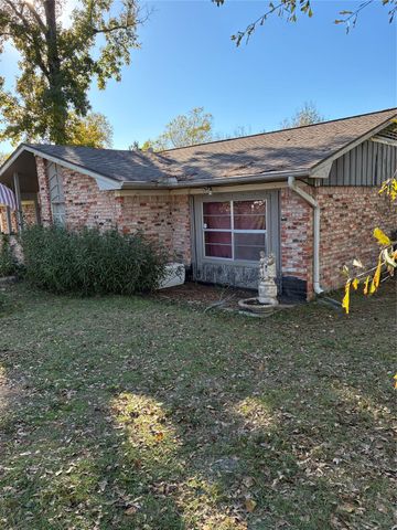 104 Sabine, Huntsville, TX 77320
