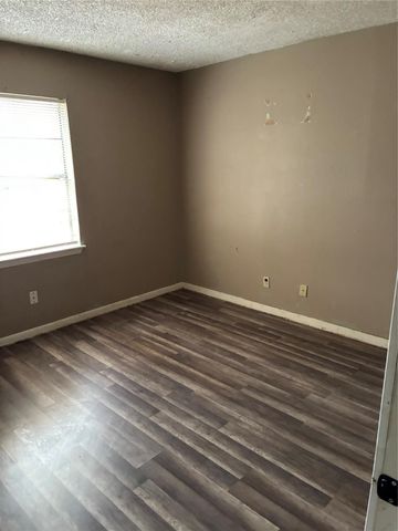 104 Sabine, Huntsville, TX 77320