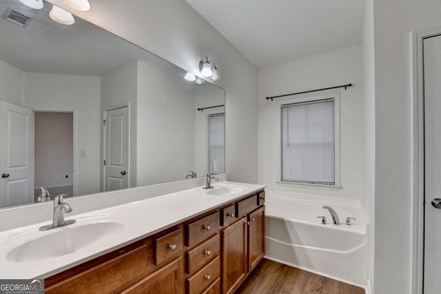 979 Parkside Wood Court, Lawrenceville, GA 30043