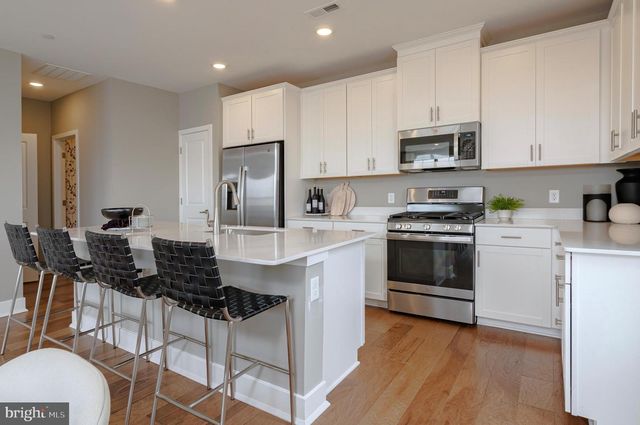 103 STOUTSBURG BLVD, Pennington, NJ 08534