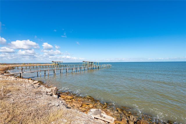 2225 Avenue A, San Leon, TX 77539