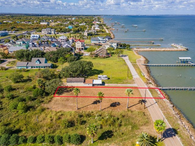 2225 Avenue A, San Leon, TX 77539