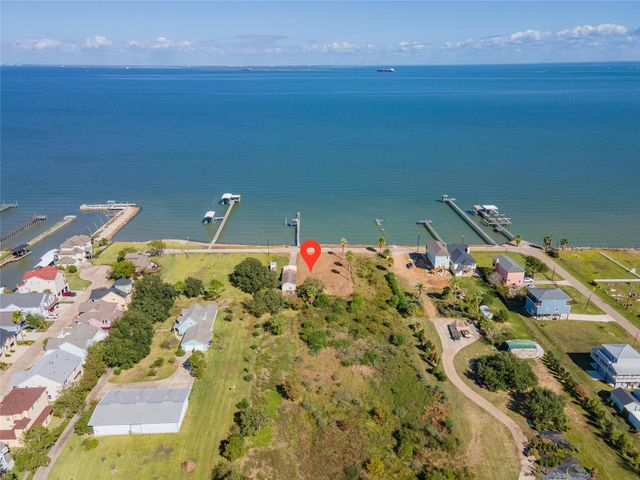 2225 Avenue A, San Leon, TX 77539