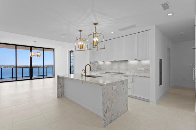 3015 S YSABELLA AVENUE 2002, Tampa, FL 33629