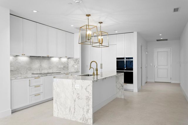 3015 S YSABELLA AVENUE 2002, Tampa, FL 33629