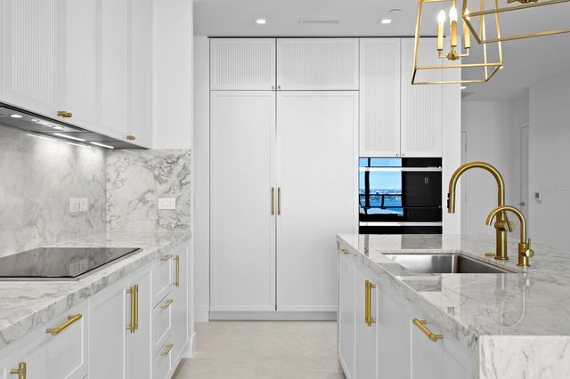 3015 S YSABELLA AVENUE 2002, Tampa, FL 33629