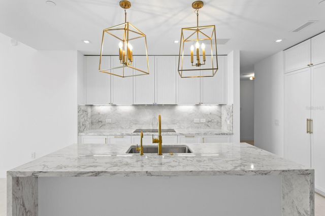 3015 S YSABELLA AVENUE 2002, Tampa, FL 33629