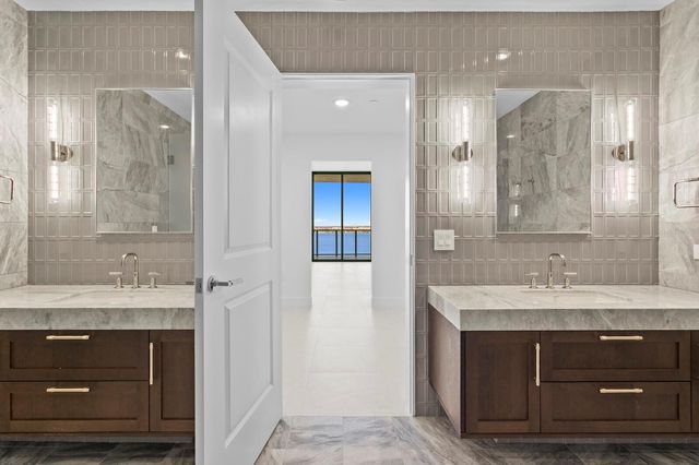 3015 S YSABELLA AVENUE 2002, Tampa, FL 33629