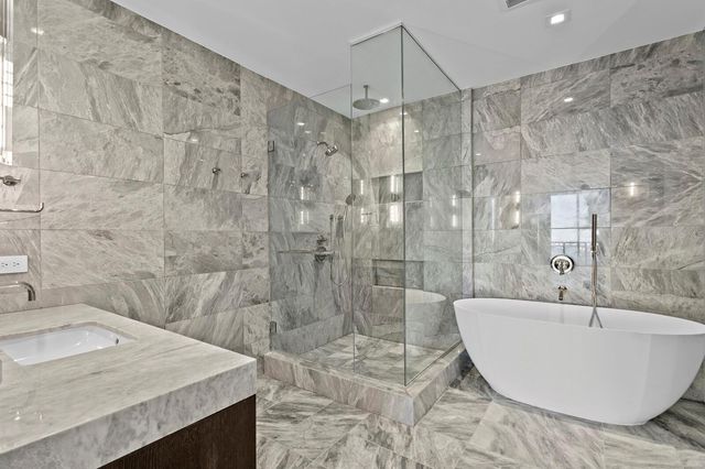 3015 S YSABELLA AVENUE 2002, Tampa, FL 33629