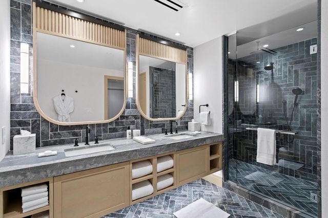 3015 S YSABELLA AVENUE 2002, Tampa, FL 33629