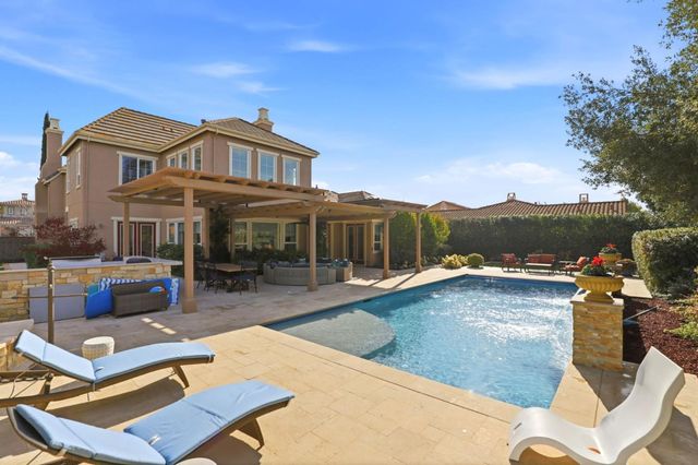 1625 Mission Avenida, Morgan Hill, CA 95037