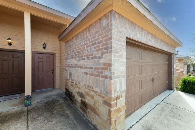 424 JACK RABBIT LN B, Buda, TX 78610