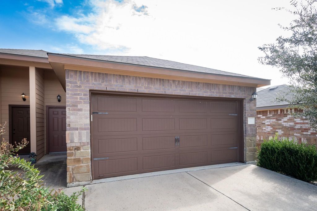 424 JACK RABBIT LN B, Buda, TX 78610