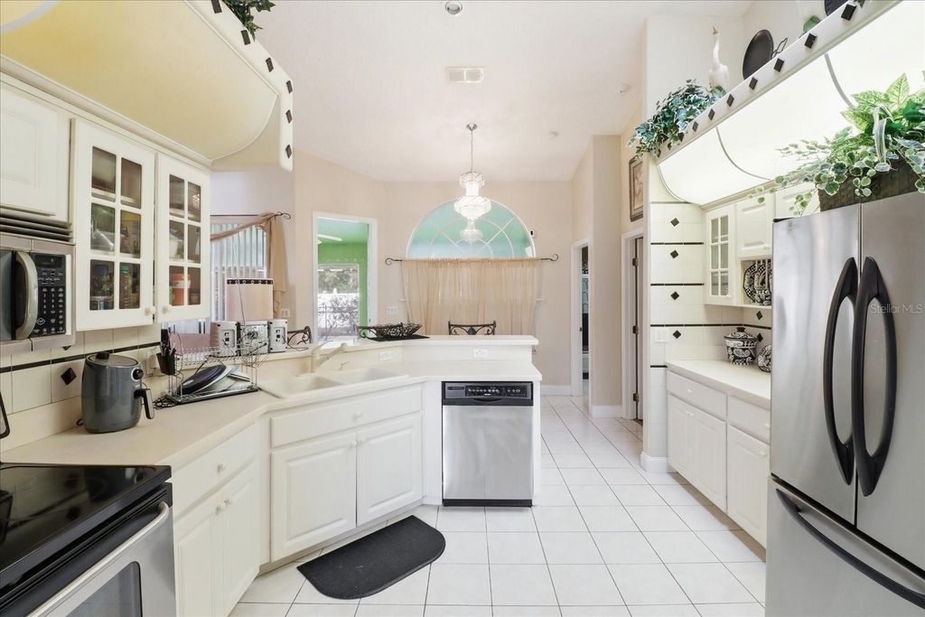 Image 14 of property listing at 13061 SW 77TH AVENUE, Ocala, FL 34473