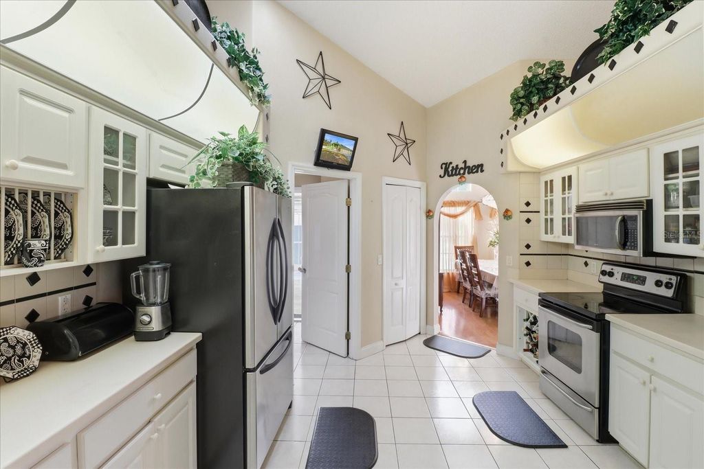 Image 16 of property listing at 13061 SW 77TH AVENUE, Ocala, FL 34473