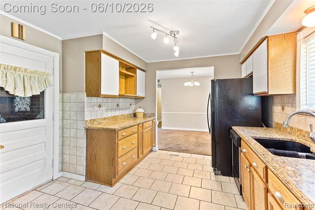23950 Meadowbrook Road, Novi, MI 48375