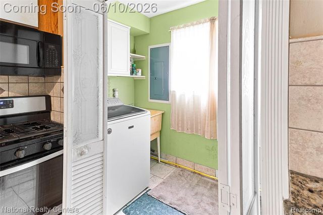 23950 Meadowbrook Road, Novi, MI 48375