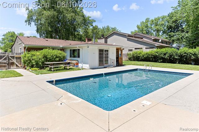 23950 Meadowbrook Road, Novi, MI 48375