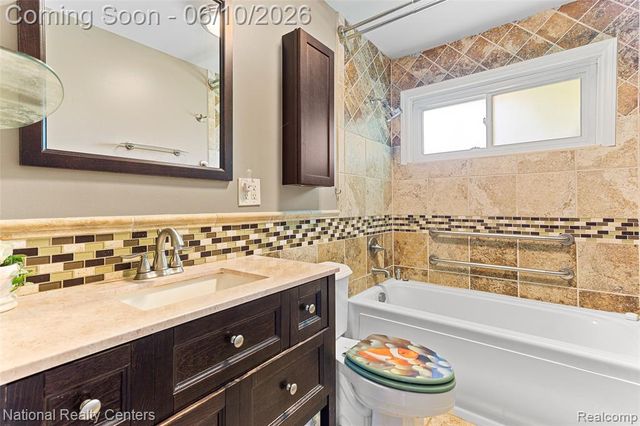 23950 Meadowbrook Road, Novi, MI 48375