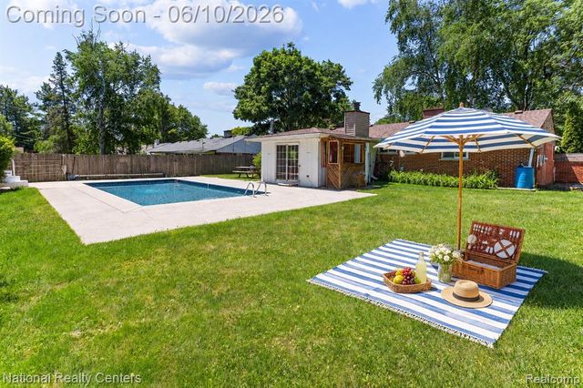 23950 Meadowbrook Road, Novi, MI 48375