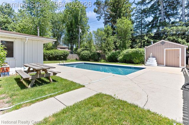 23950 Meadowbrook Road, Novi, MI 48375