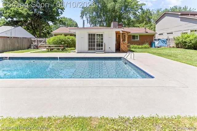 23950 Meadowbrook Road, Novi, MI 48375