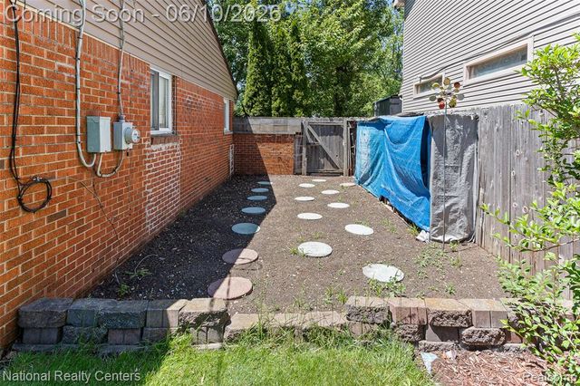 23950 Meadowbrook Road, Novi, MI 48375