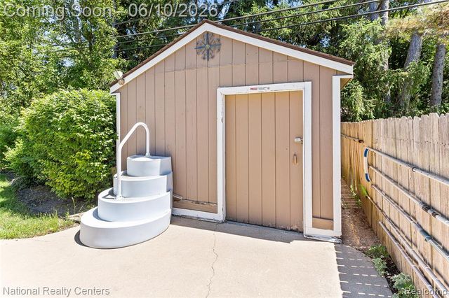 23950 Meadowbrook Road, Novi, MI 48375