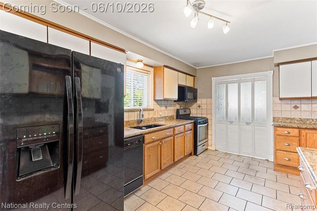 23950 Meadowbrook Road, Novi, MI 48375